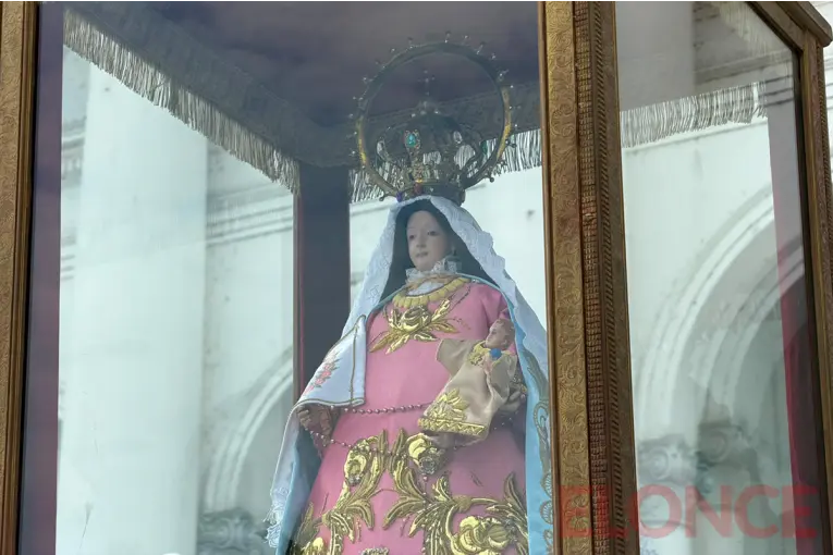 La Virgen del Rosario recorre Paraná en una emotiva caravana: “Va a repartir bendiciones”
