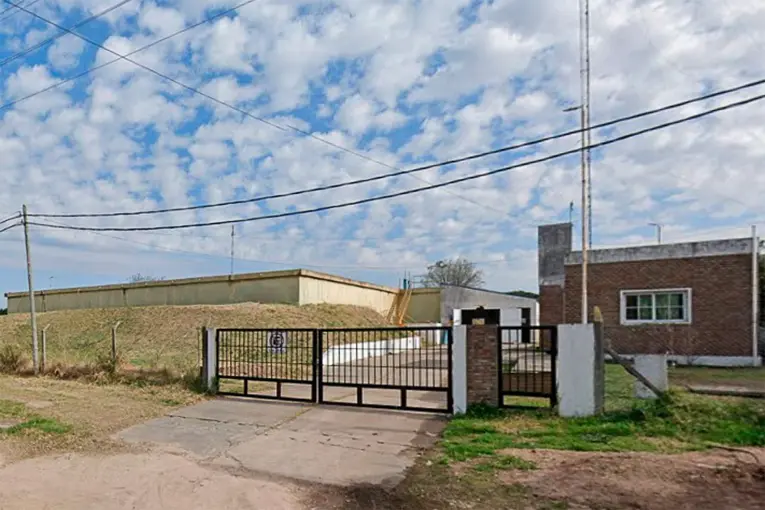 Hay restricción en el servicio de agua potable en una zona de Paraná por la colocación de una válvula