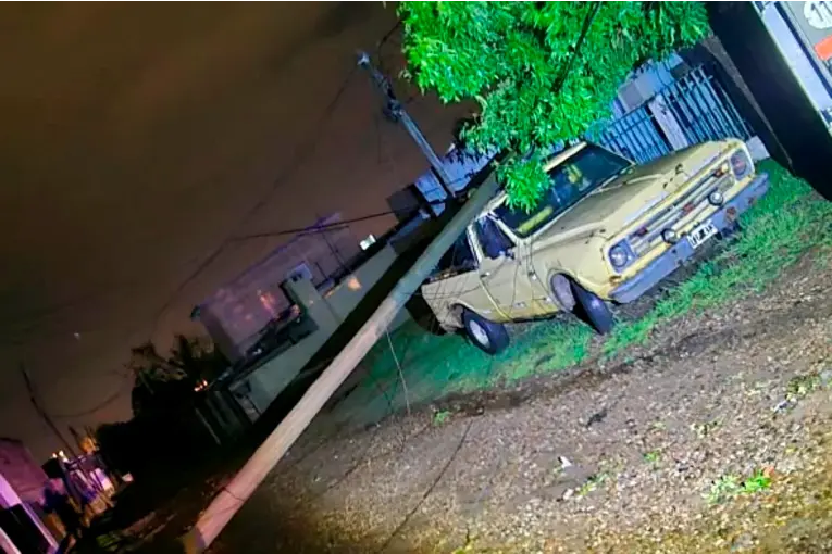 Temporal en Concordia: siguen los cortes de luz, un techo cayó sobre cables y hubo daños en un club