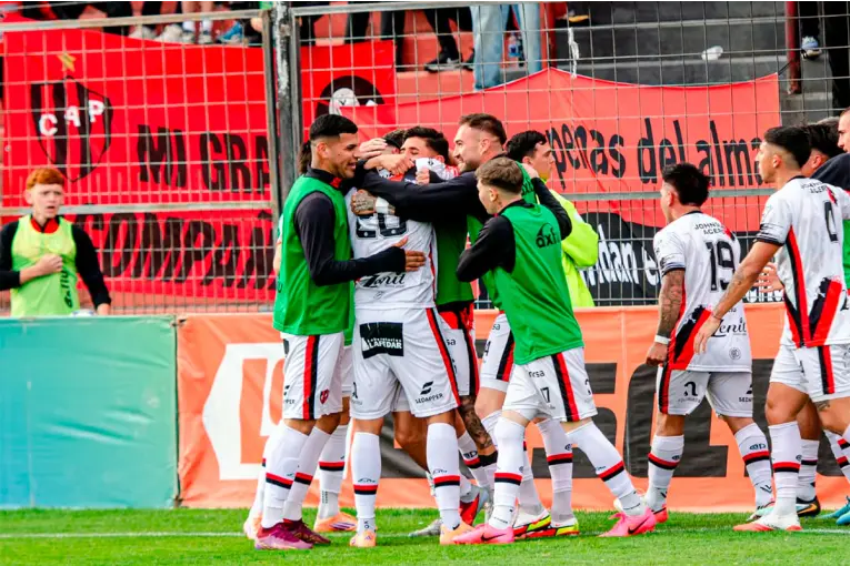 Patronato venció 2 a 0 a Güemes, se alejó del descenso y condenó a su rival al Federal A