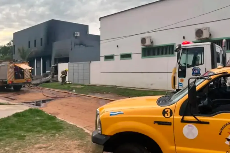 Incendio en Concordia (foto Diario R&iacute;o Uruguay)