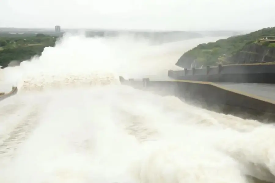 Fotos de este lunes 12 de octubre. Gentileza: Itaip&uacute;