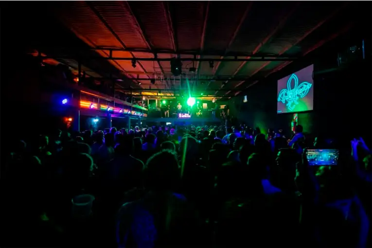 Un hombre de 69 años murió tras descompensarse en un salón bailable de Paraná
