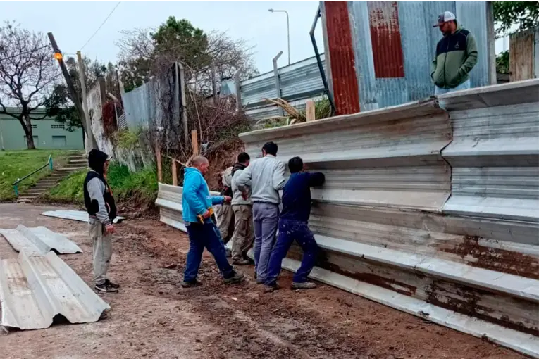 Intentaron robar materiales del tapial que se reconstruye en Club Peñarol: dos detenidos