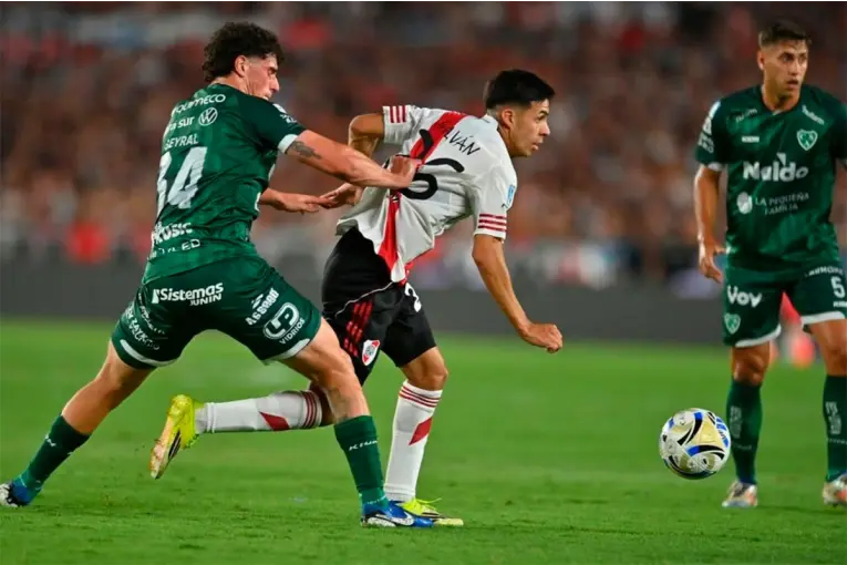 River pierde 1 a 0 con Sarmiento y se aleja de la zona de clasificación del Torneo Clausura