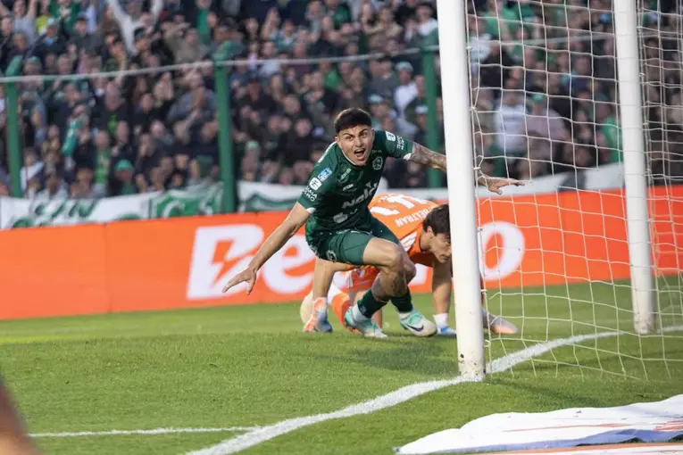 Sarmiento sorprende a River, le gana 1-0 en Junín y lo mantiene fuera de los playoffs