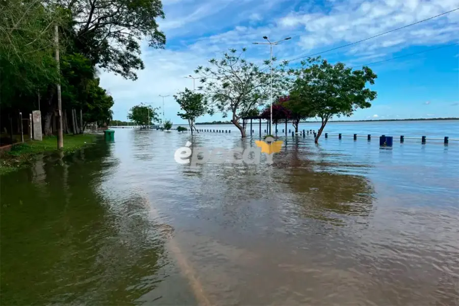 Creciente en Itat&iacute; (foto Diario &Eacute;poca)