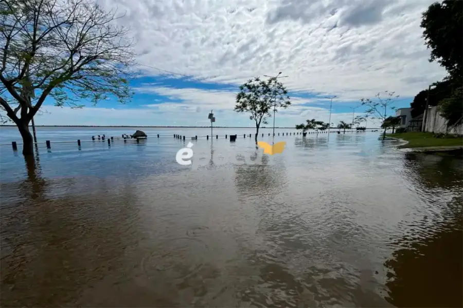 Creciente en Itat&iacute; (foto Diario &Eacute;poca)