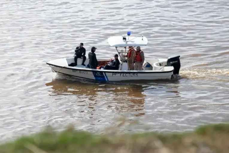 Tres hombres cayeron al río Paraná mientras pescaban: "Los llevó la corriente"