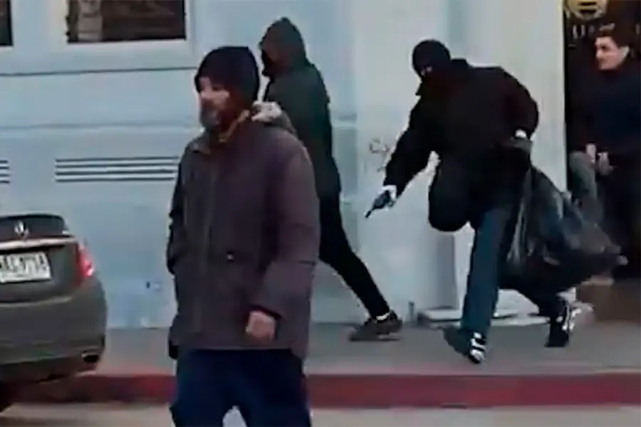 El momento del robo al banco.