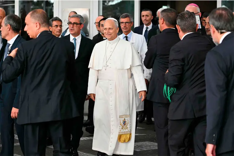 El Papa León XIV recibió el alta médica y abandonó el hospital tras ser operado de cáncer de pulmón