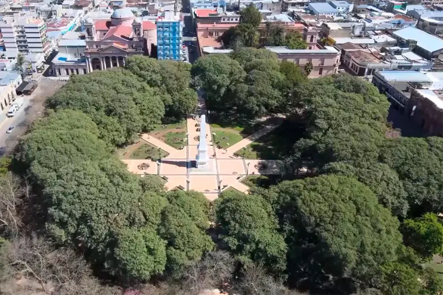 Plaza General Francisco Ramirez (Municipalidad CdelU)