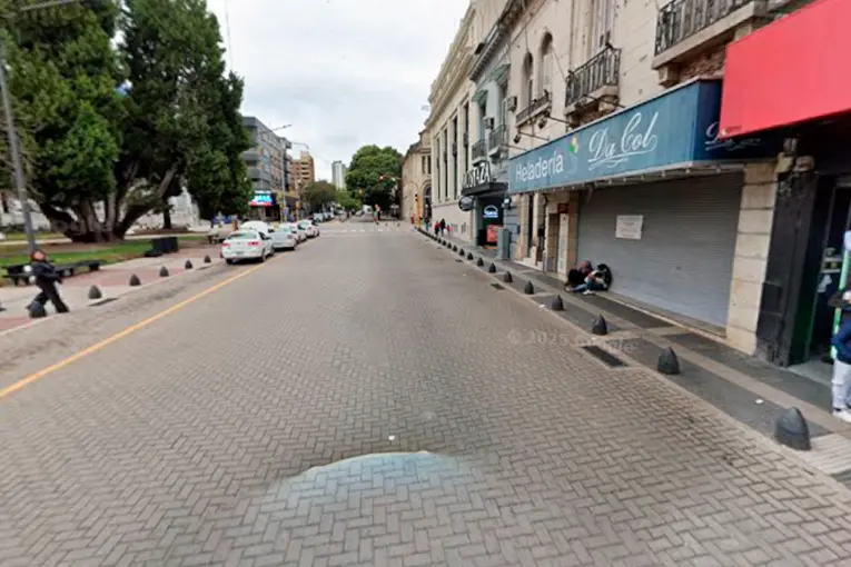 Joven denunció que un hombre la manoseó en pleno centro de Paraná: lo detuvieron