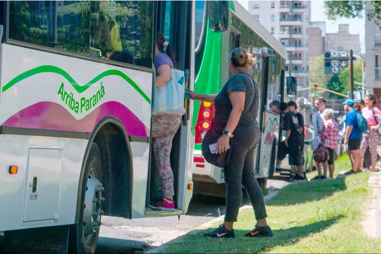 Colectivos urbanos en Paraná: sumarán una nueva línea y ampliarán cuatro recorridos desde noviembre