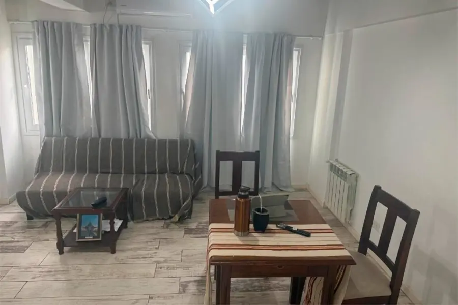 As&iacute; se ve el living del departamento con un precio de casi $13.000.000 la noche en Luj&aacute;n.-