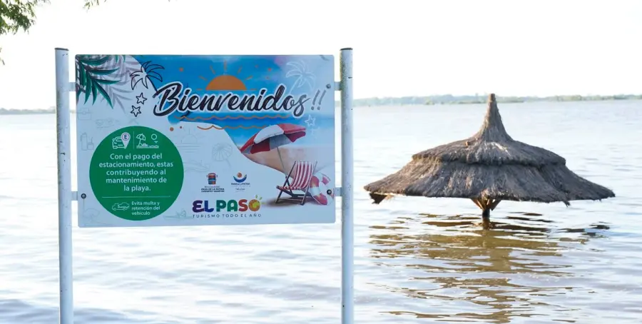 Creciente del r&iacute;o Paran&aacute; en Paso de la Patria (foto Clar&iacute;n)