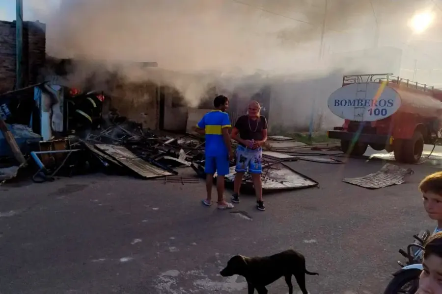 Se incendi&oacute; la casa de Cococha Narv&aacute;ez en Concordia (foto Diario R&iacute;o Uruguay)