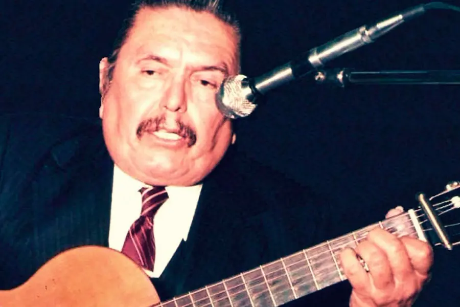 Linares Cardozo.